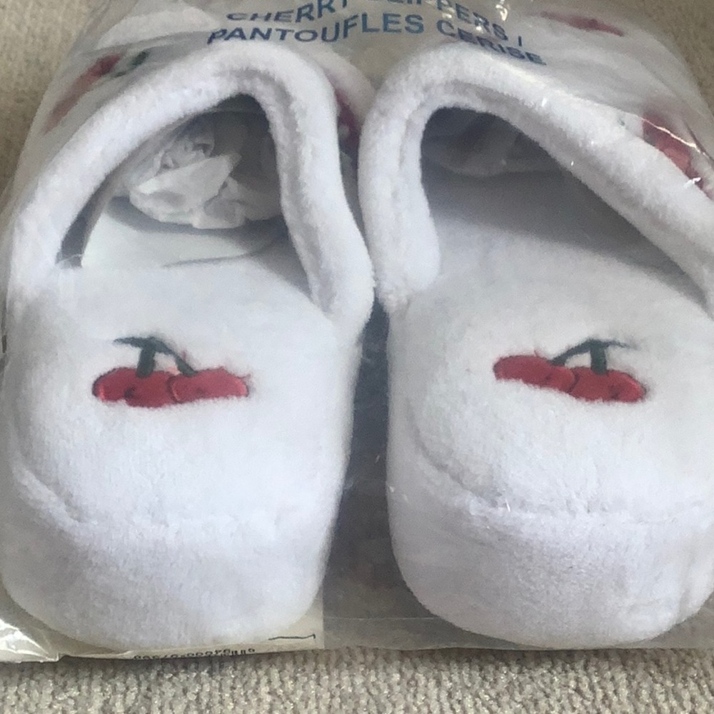 Slippers - Picture 3 of 5